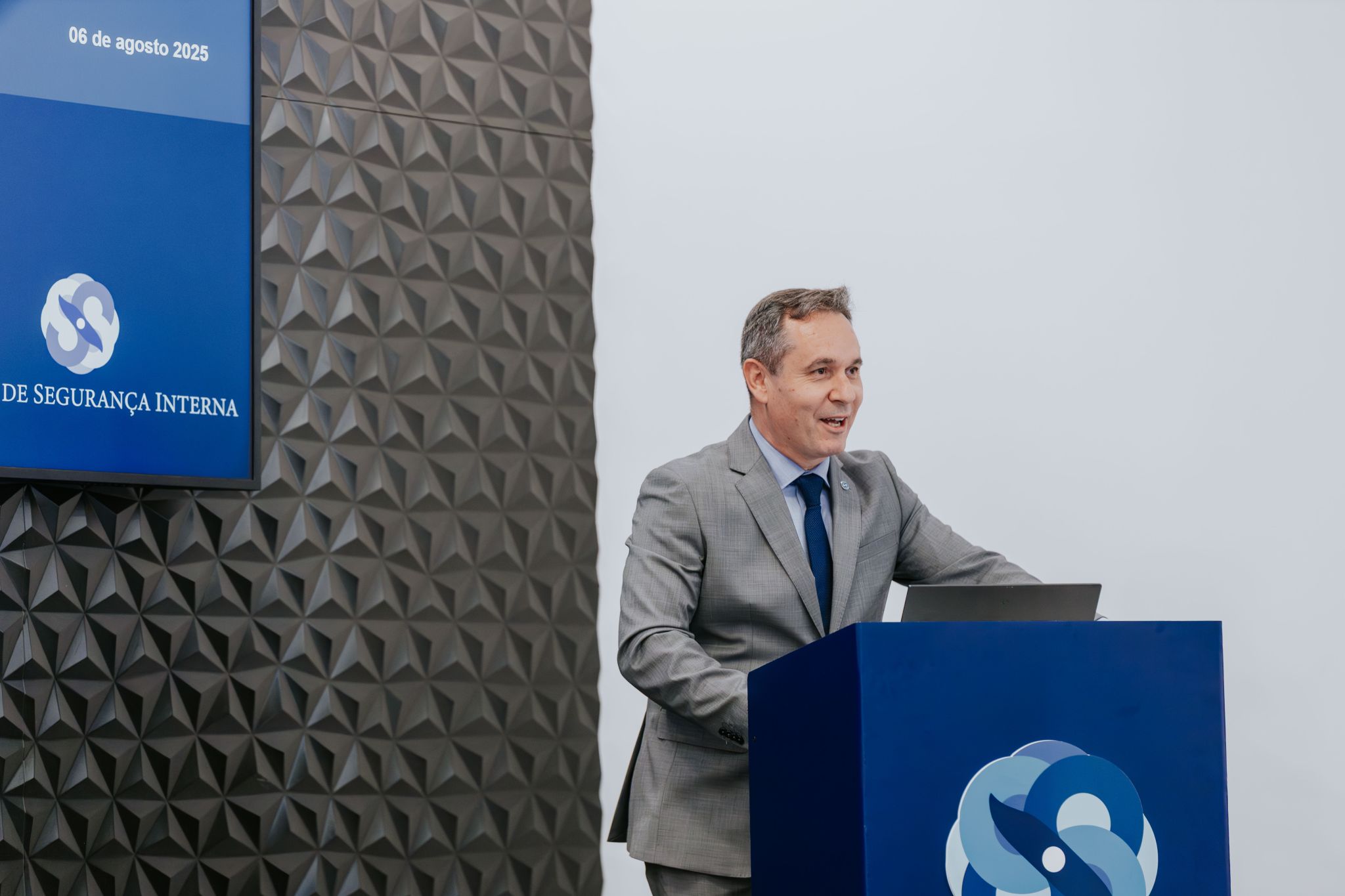 Cooperação internacional em matéria de segurança